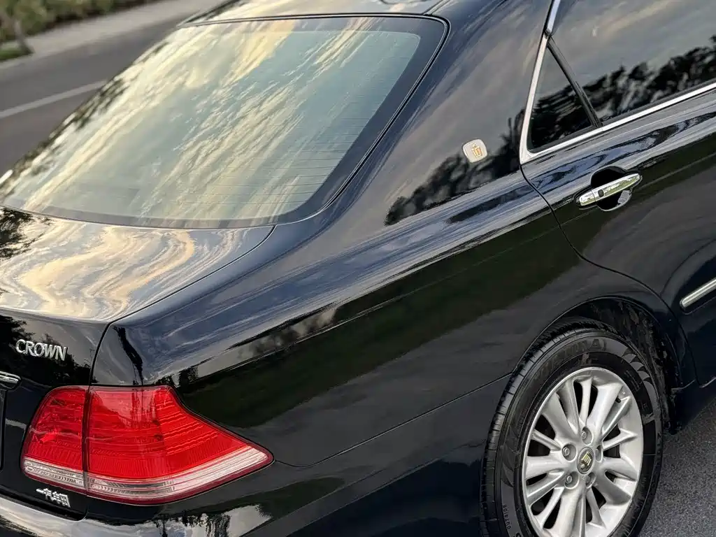 Toyota Crown — миниатюра 27