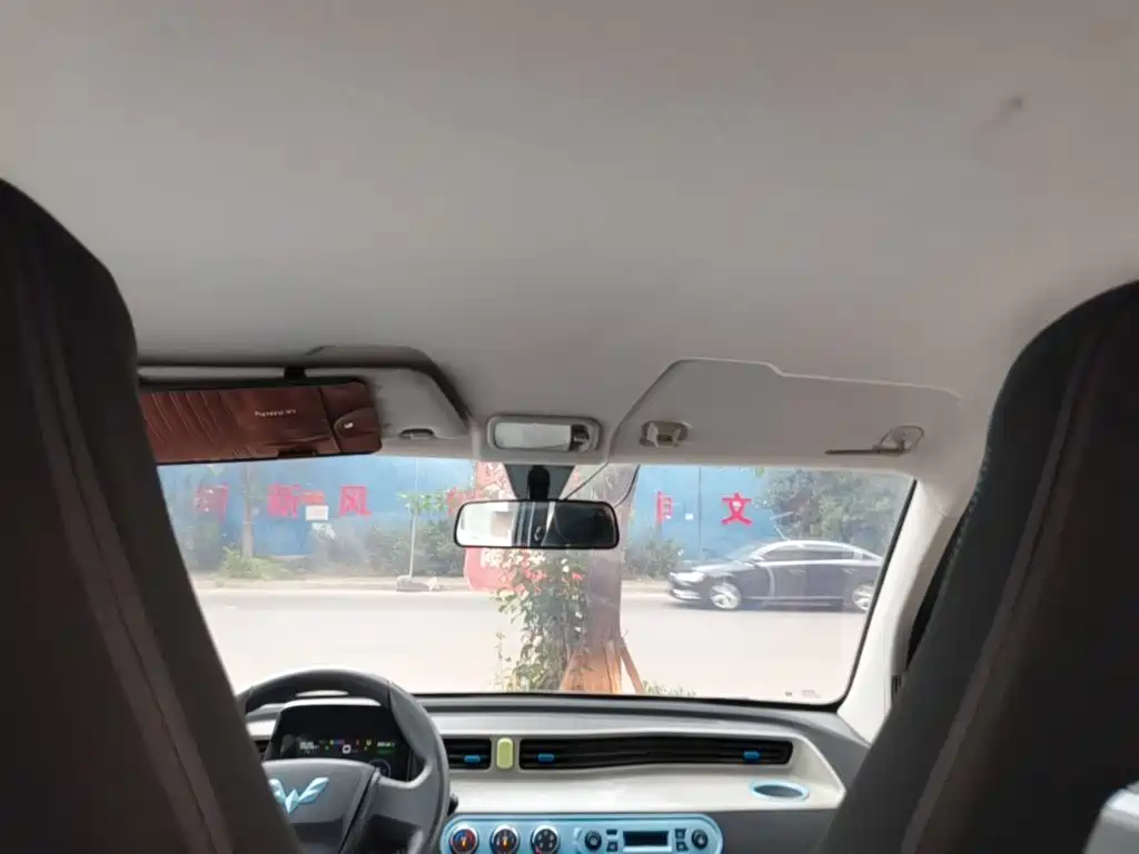 Wuling MINIEV — миниатюра 18