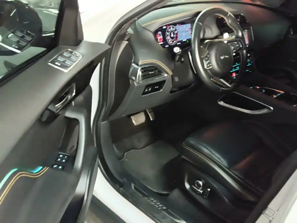 Jaguar F-PACE — миниатюра 16