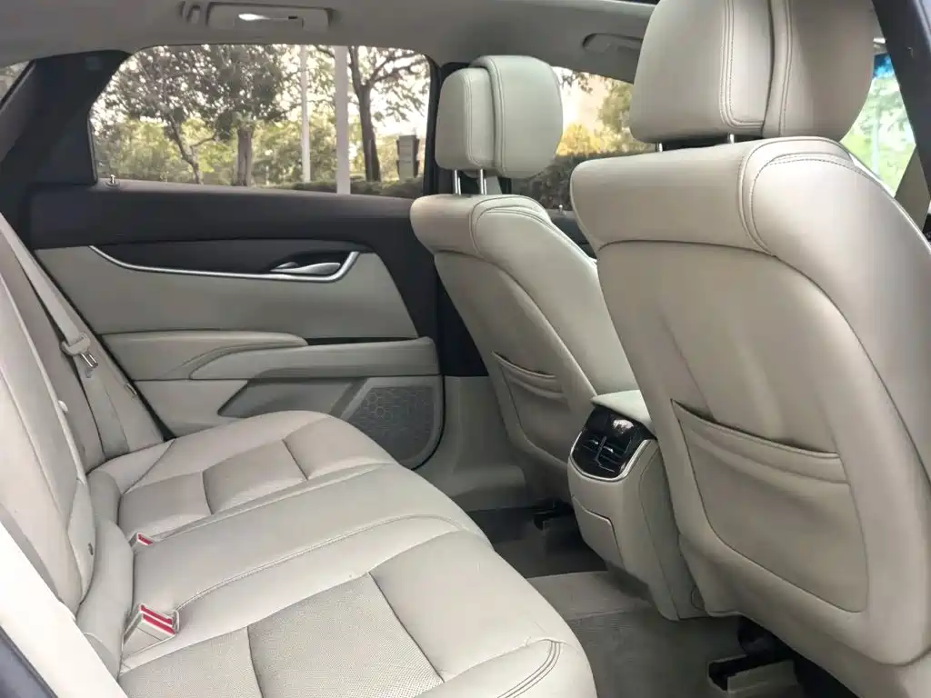 Cadillac XTS — миниатюра 3