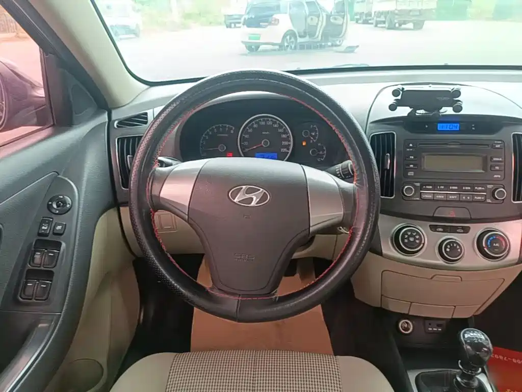 Hyundai Elantra — миниатюра 11