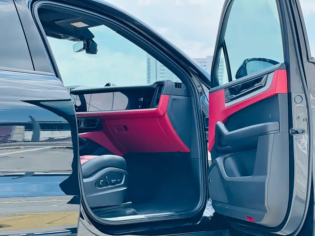 Porsche Cayenne — миниатюра 6