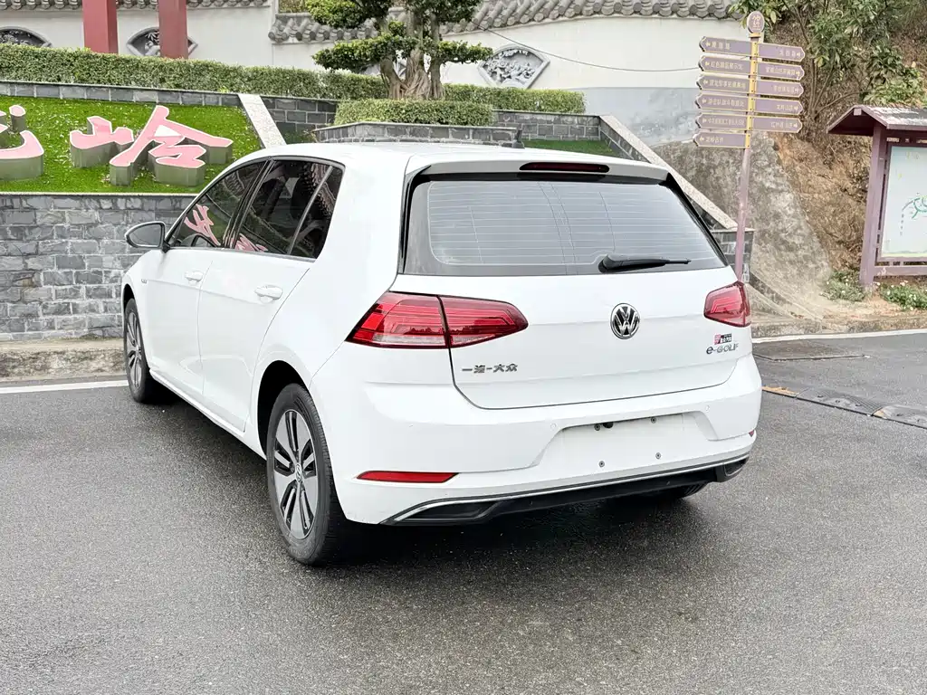 VOLKSWAGEN GOLF*PURE ELECTRICITY