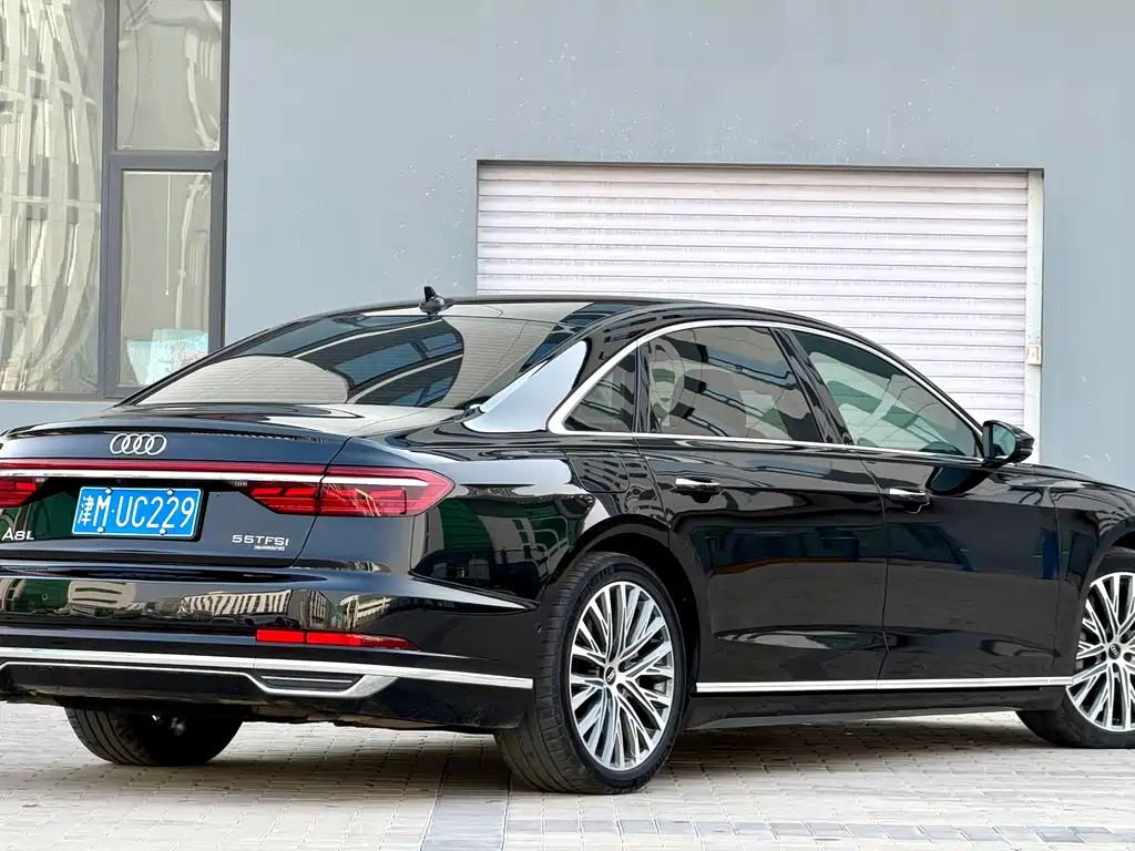 AUDI A8
