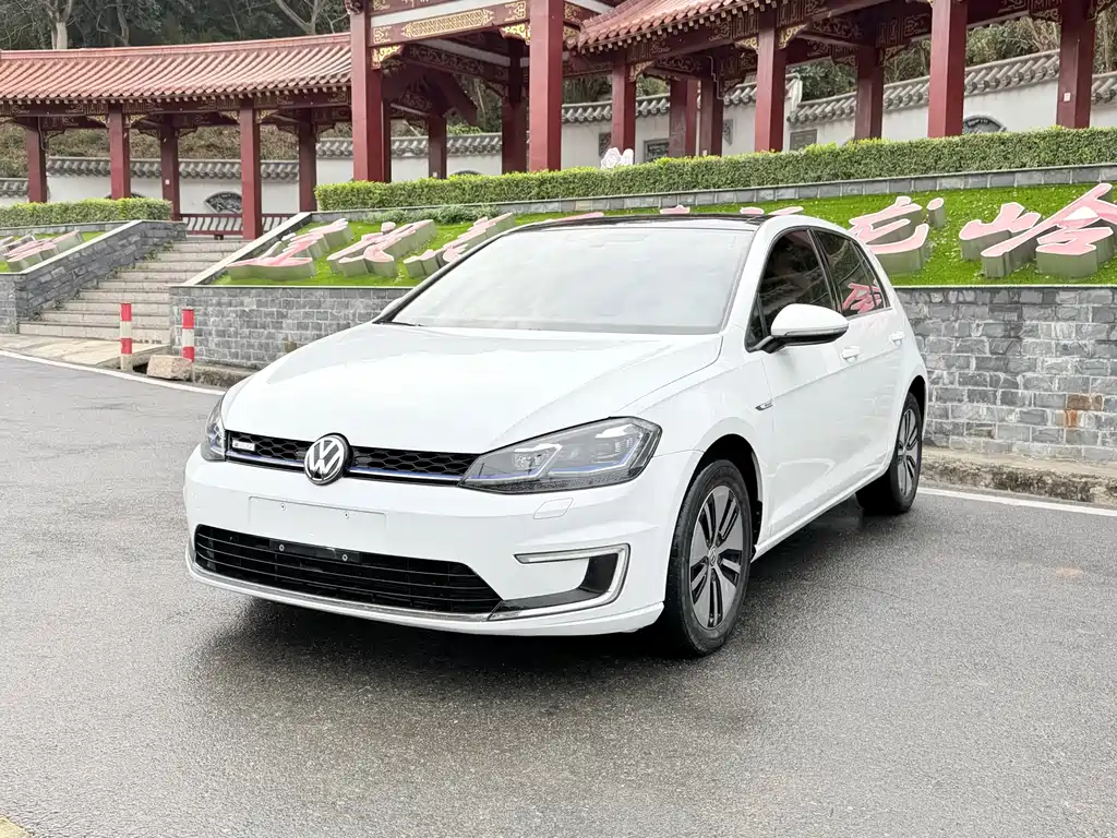 VOLKSWAGEN GOLF*PURE ELECTRICITY