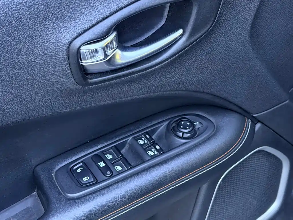 Jeep Compass — миниатюра 14