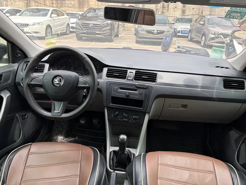 Skoda Rapid — миниатюра 6