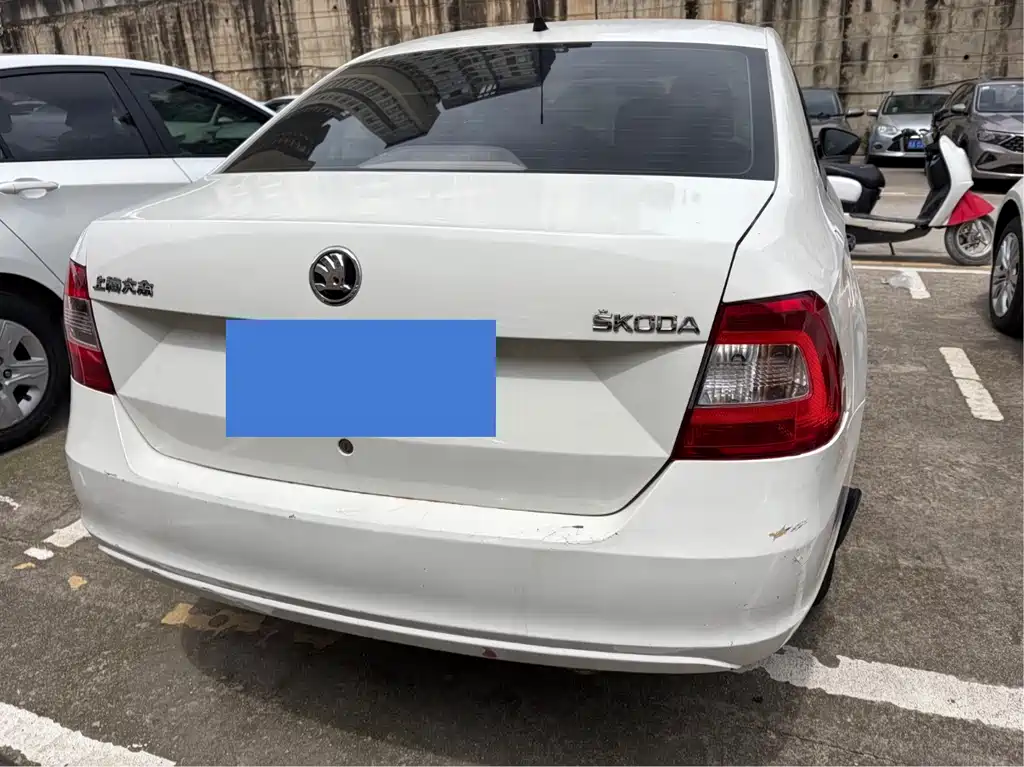 Skoda Rapid — миниатюра 10