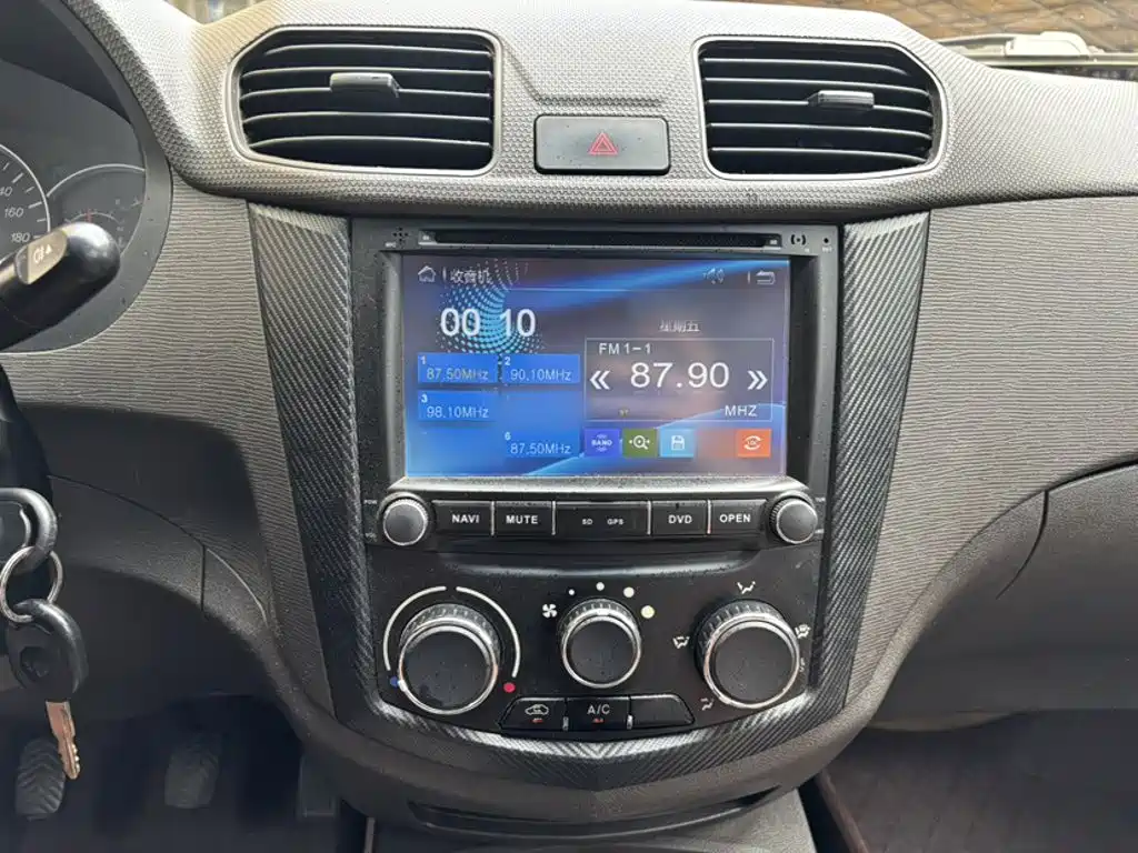 Wuling Hongguang — миниатюра 10