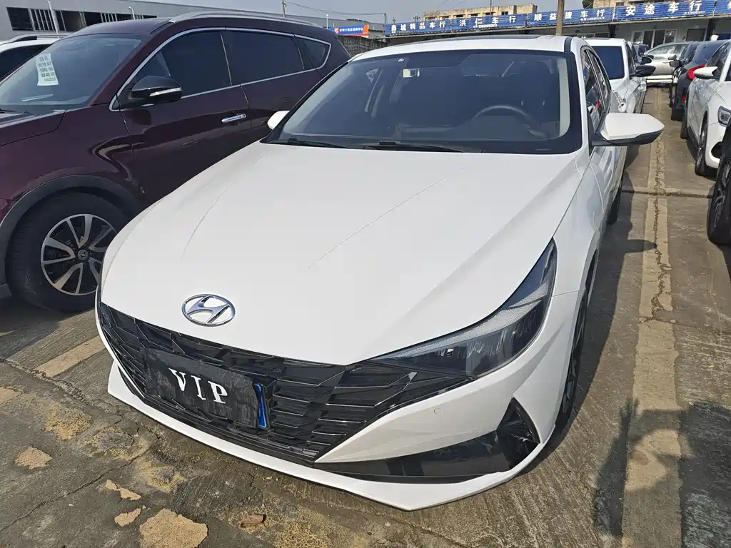HYUNDAI ELANTRA