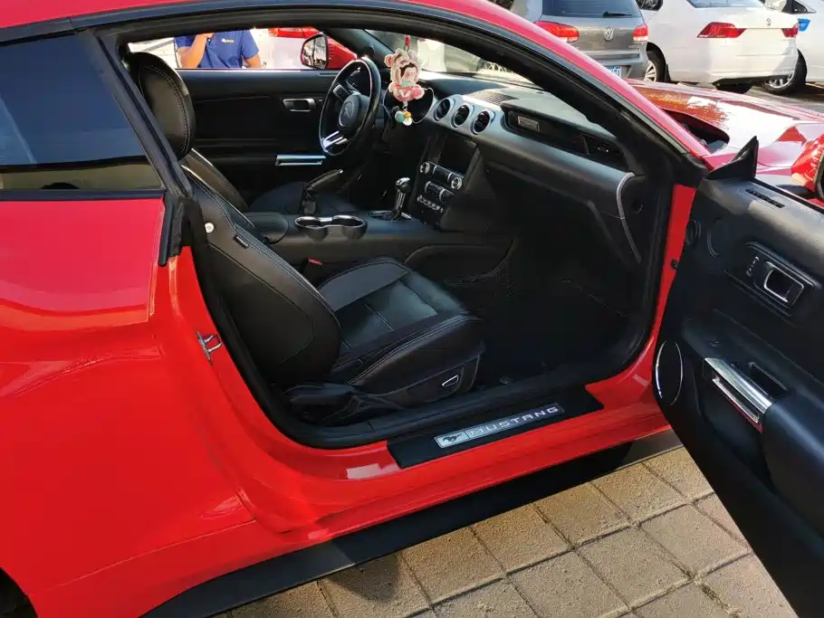 Ford Mustang — миниатюра 8