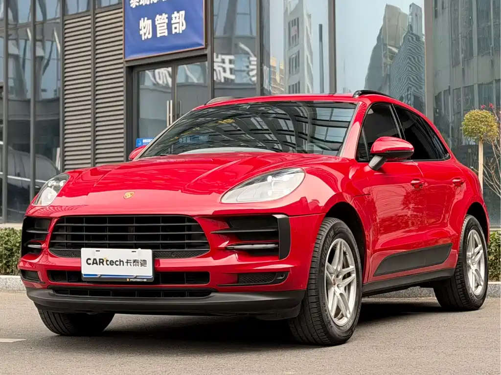 PORSCHE MACAN