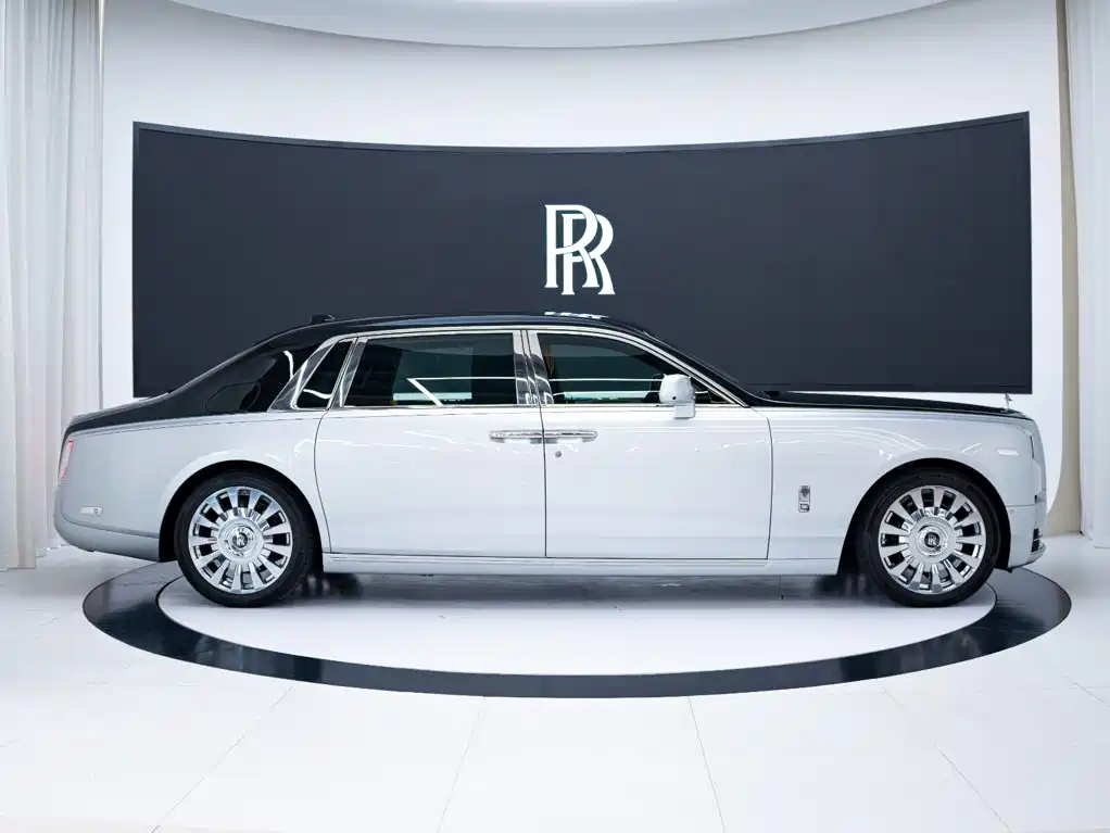 Rolls-Royce Phantom — миниатюра 7