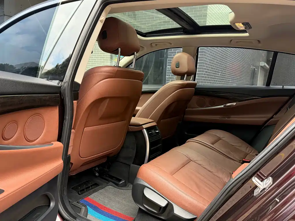 BMW 5 Series GT — миниатюра 5