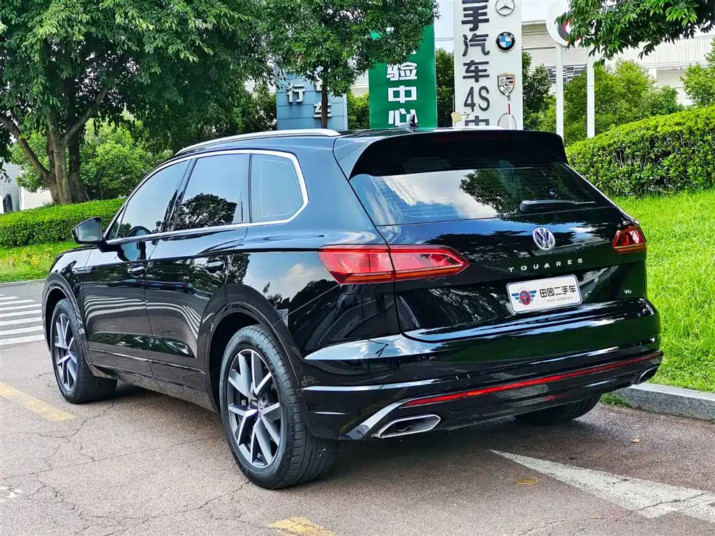 VOLKSWAGEN TOUAREG