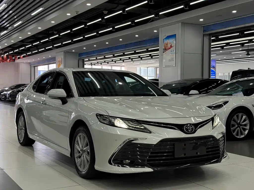 Toyota Camry — миниатюра 3
