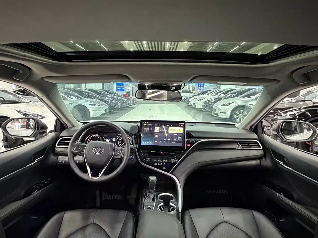 Toyota Camry — миниатюра 10