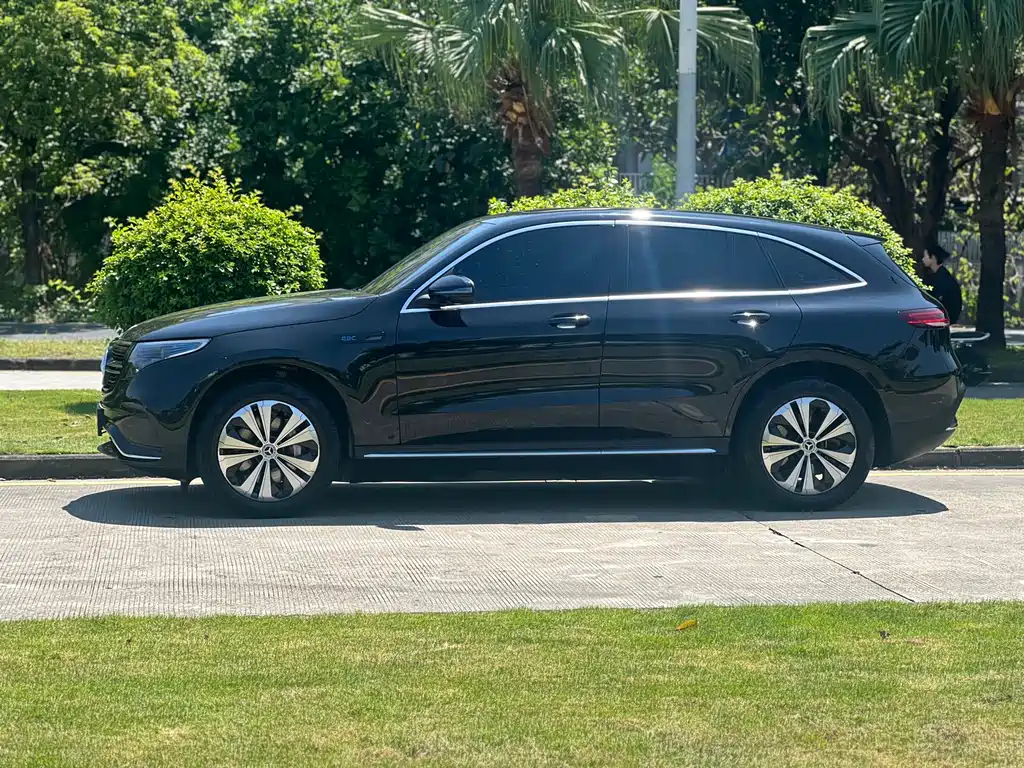 Mercedes-Benz EQC — миниатюра 2
