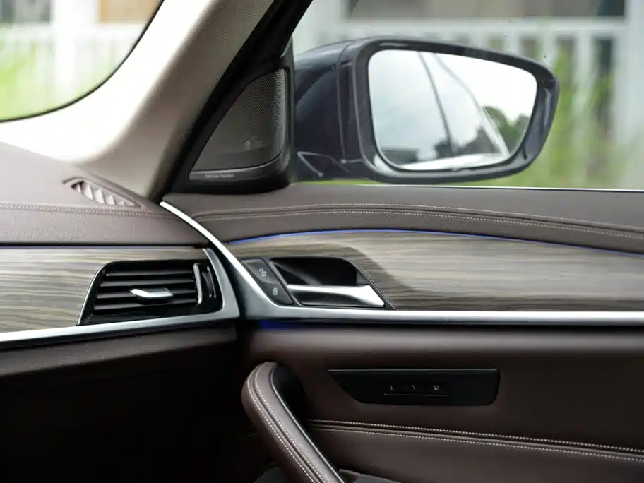 BMW 5 Series — миниатюра 13