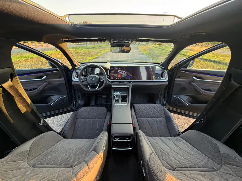 Geely Xingyue L Oriental Brilliance 2.0TD Auto Moon Gaze Edition, фото 19