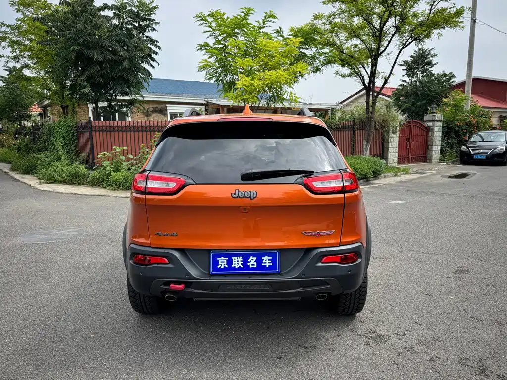 Jeep Cherokee (Import) — миниатюра 12