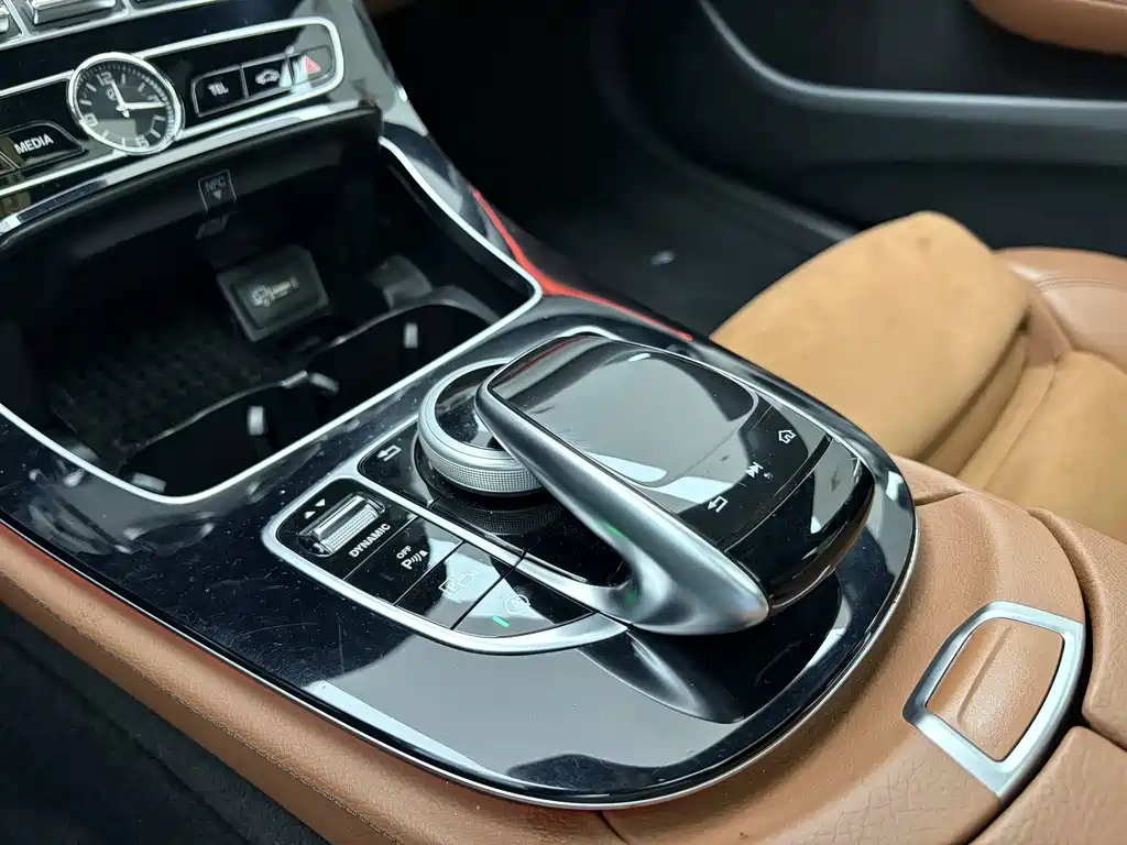 Mercedes-Benz E-Class — миниатюра 9