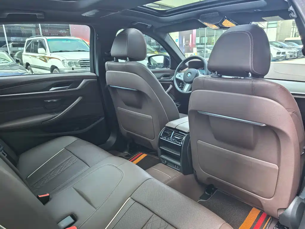 BMW 5 Series — миниатюра 6