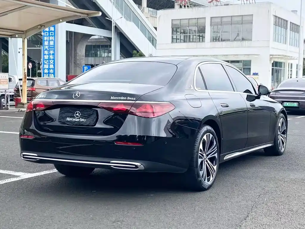 Mercedes-Benz E-Class — миниатюра 9