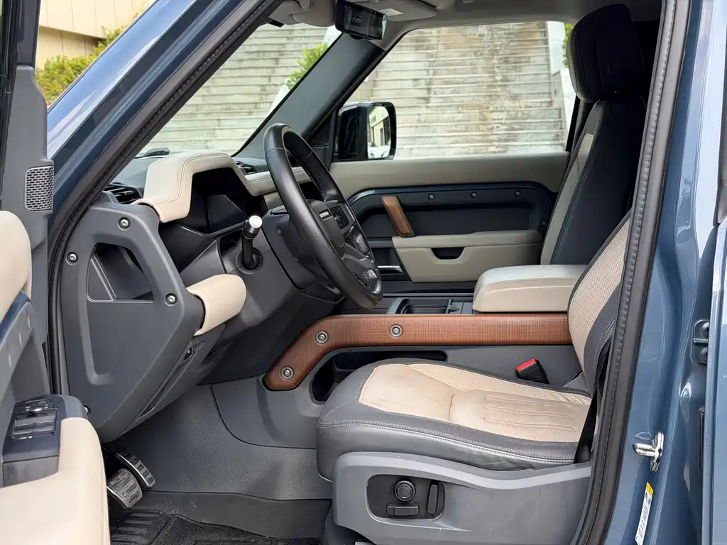 Land Rover Defender — миниатюра 5