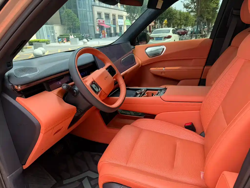 Lynk & Co 900 — миниатюра 4