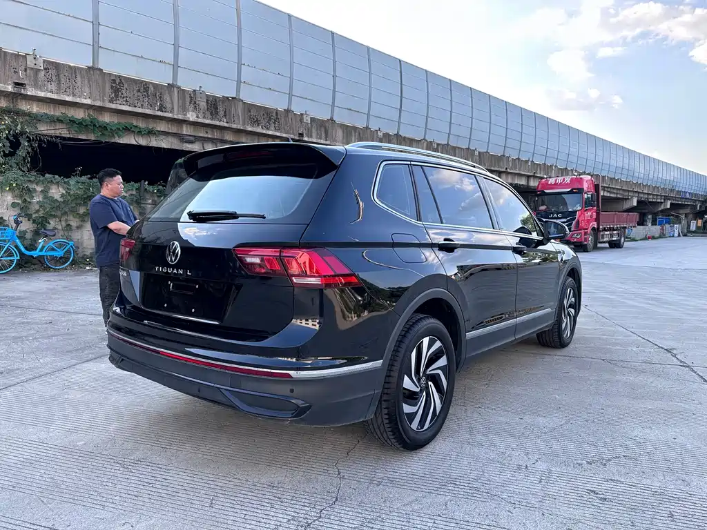 Volkswagen Tiguan L — миниатюра 9