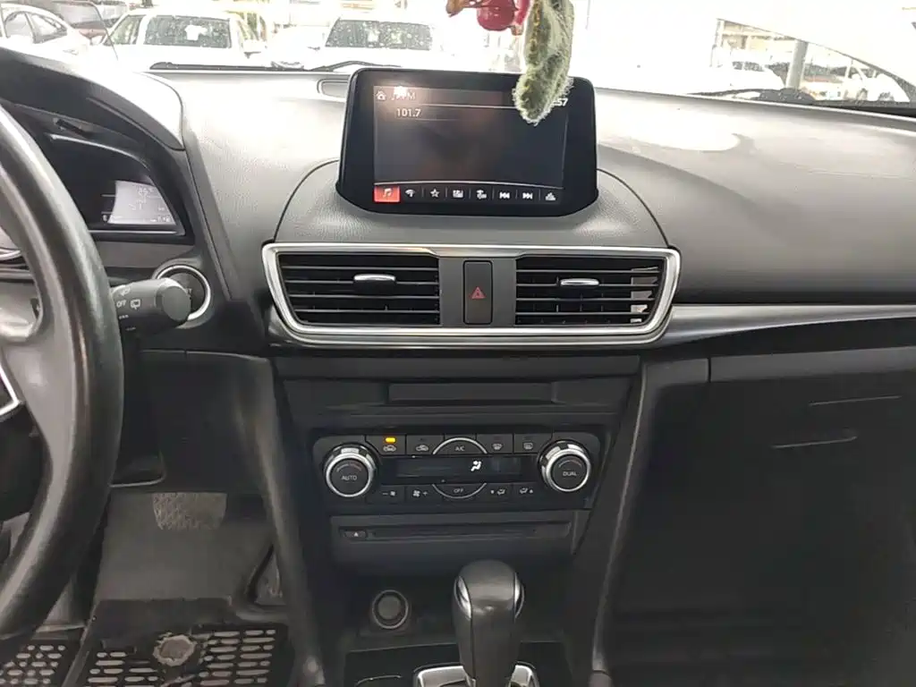 Mazda 3 Axela — миниатюра 13