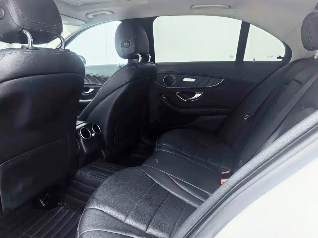 Mercedes-Benz C-Class — миниатюра 6