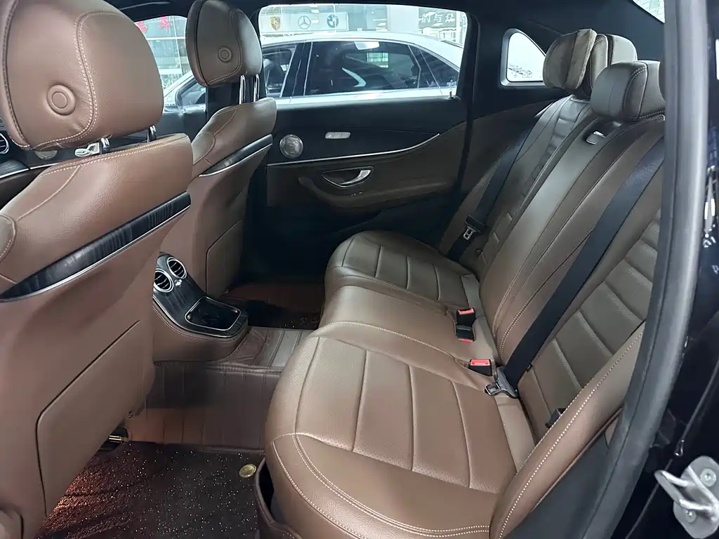 Mercedes-Benz E-Class — миниатюра 10