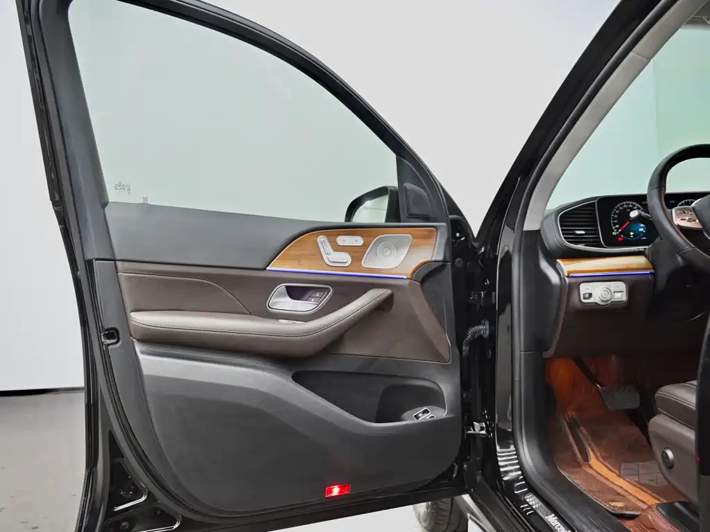 Mercedes-Benz GLE New Energy — миниатюра 18