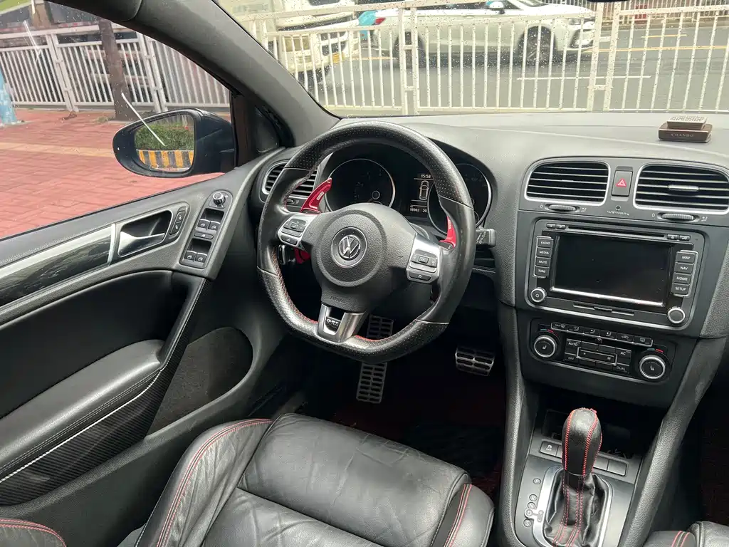 Volkswagen Golf GTI — миниатюра 14