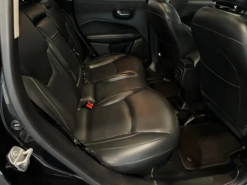 Jeep Compass — миниатюра 8