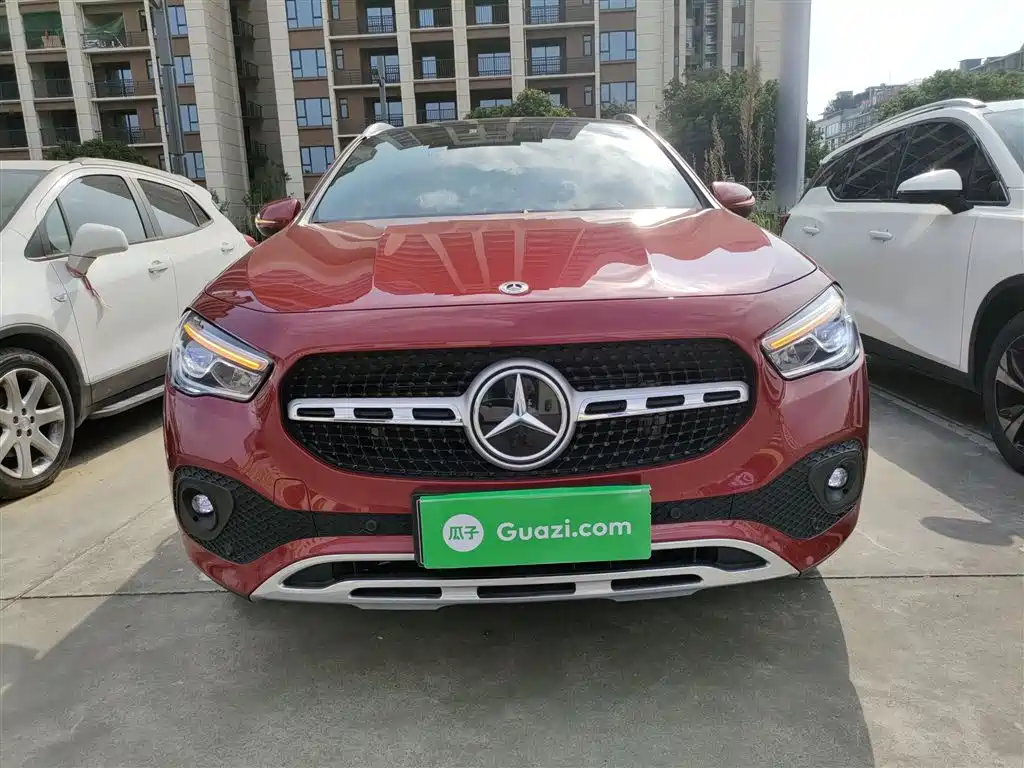 MERCEDES-BENZ GLA