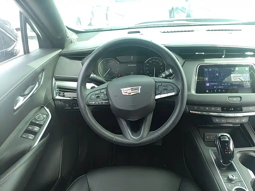 Cadillac XT4 — миниатюра 11