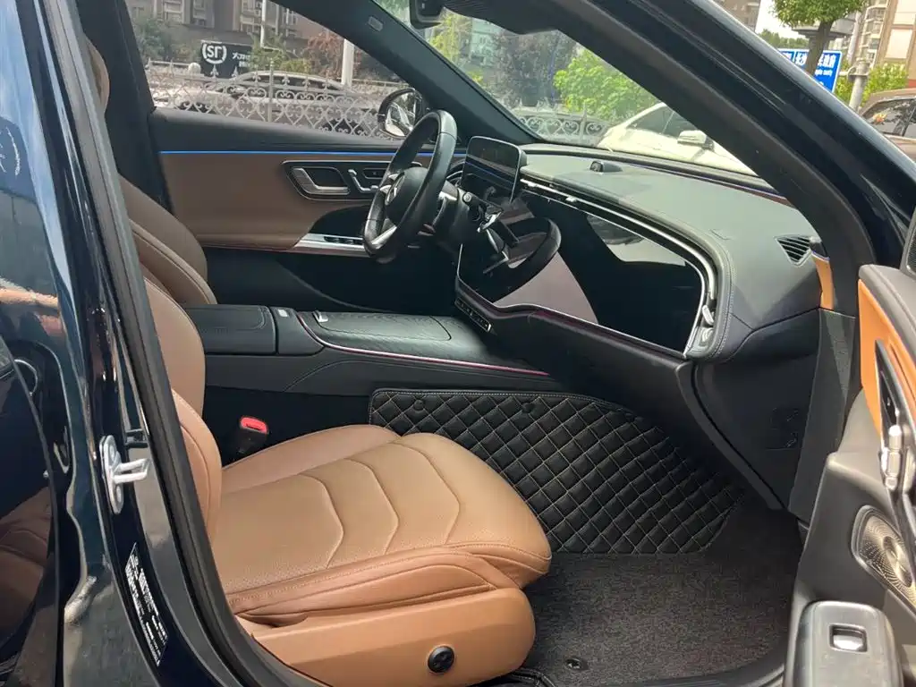 Mercedes-Benz E-Class — миниатюра 13