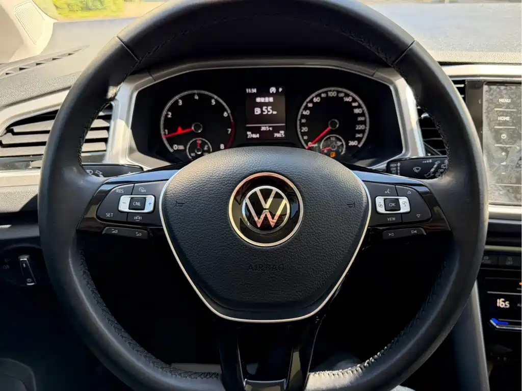 Volkswagen T-Roc — миниатюра 21