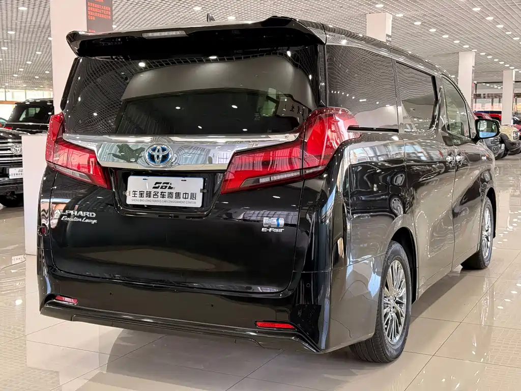 Toyota Alphard — миниатюра 5