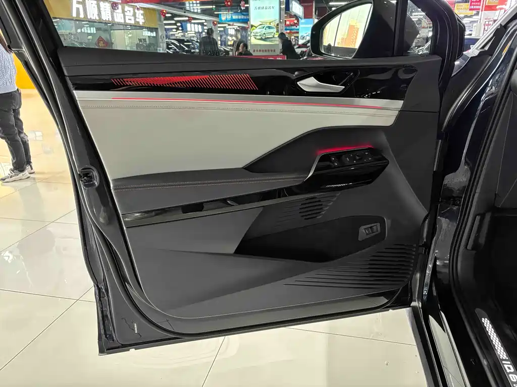 VOLKSWAGEN ID.6 CROZZ