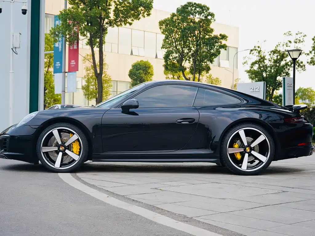 PORSCHE 911