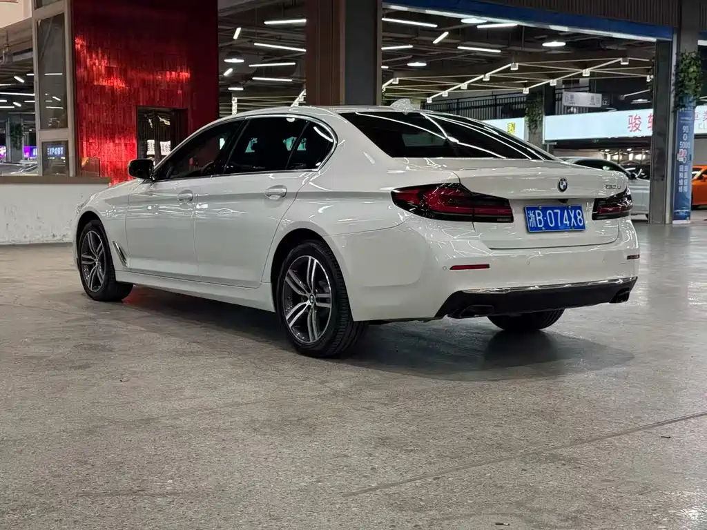 BMW 5 Series — миниатюра 9
