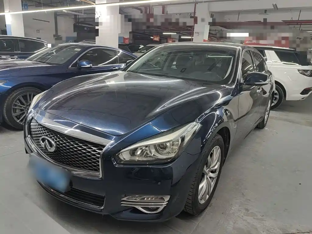 Infiniti Q70