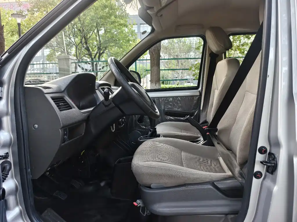 Wuling Rongguang S — миниатюра 13