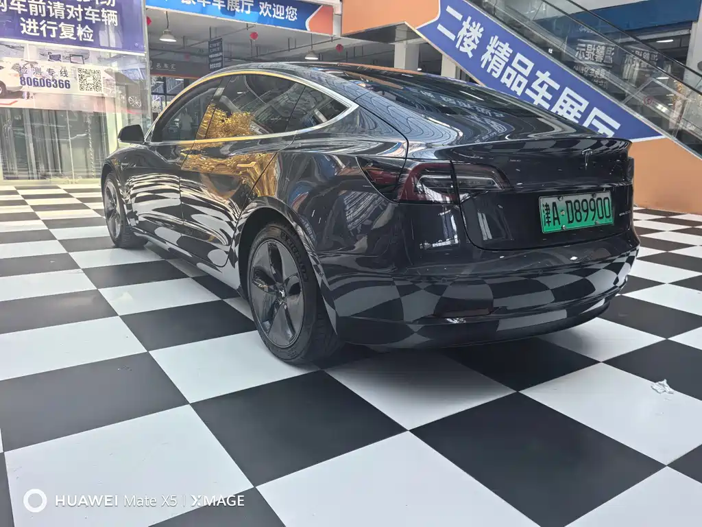 Tesla Model 3 — миниатюра 5