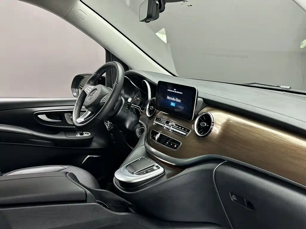 Mercedes-Benz V-Class V 2022 V 260 L Luxury