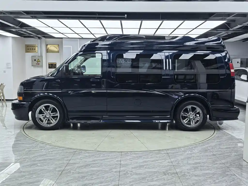 GMC Savana — миниатюра 4